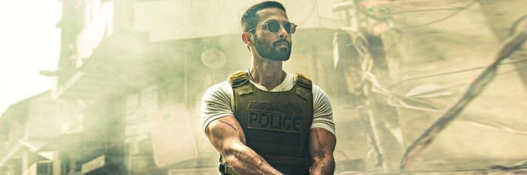 देवा फिल्म के एक दृश्य में शाहिद कपूर